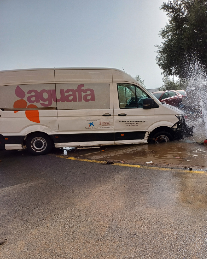 AGUAFA renova el seu vehicle adaptat despr&eacute;s de perdre l&rsquo;anterior en la DANA